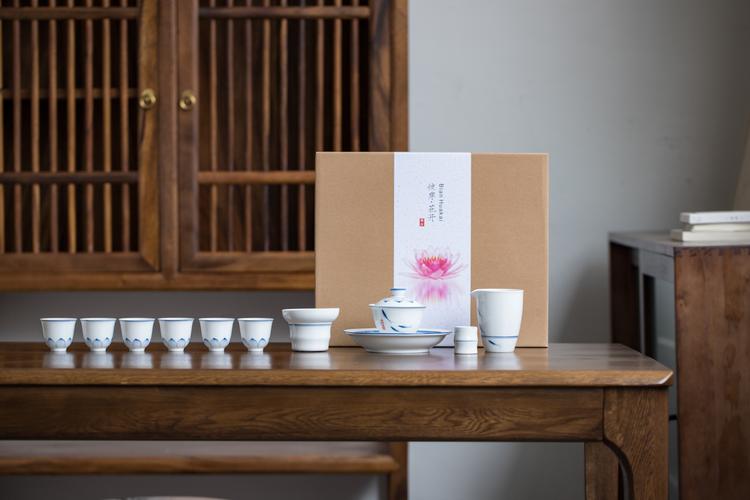 陈玉娜,公司经营范围包括:一般项目:日用陶瓷制品制造;工艺